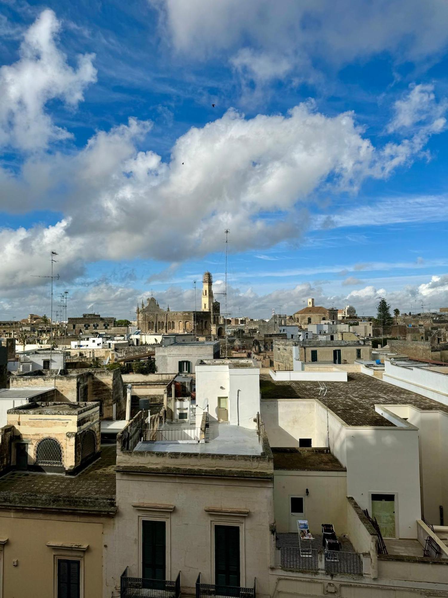 4 Balconi House- Appartamento Moderno A Lecce Kültér fotó